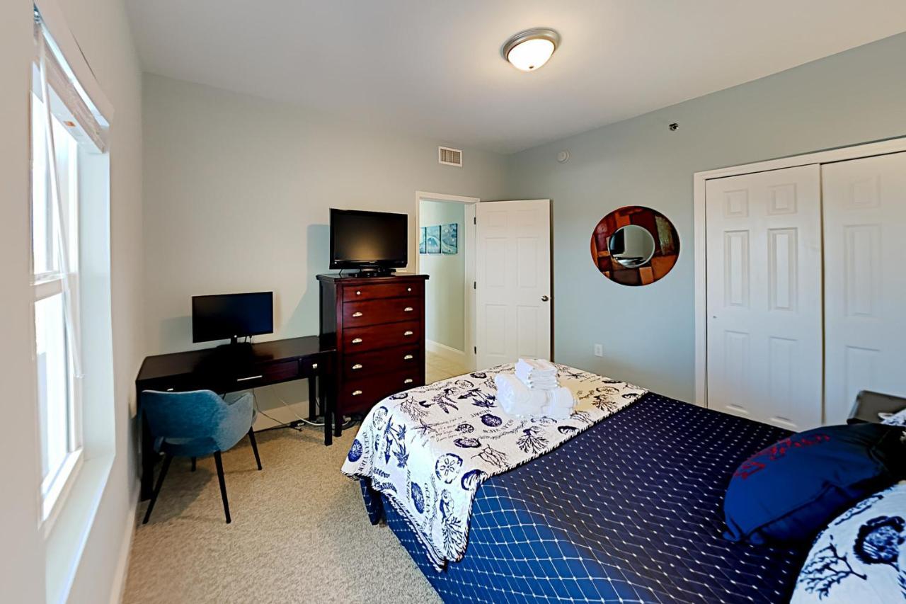 Laketown Wharf V Holiday home *