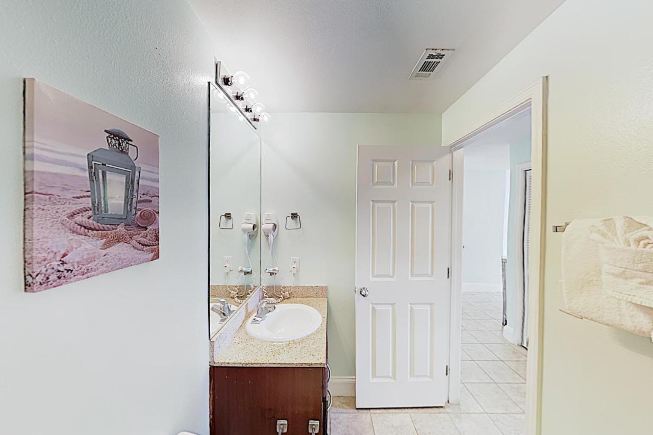Laketown Wharf V Holiday home *